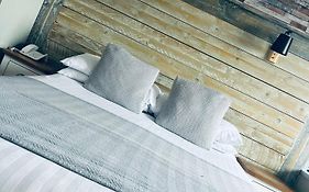 Inn On The Prom At The Fernlea Hotel